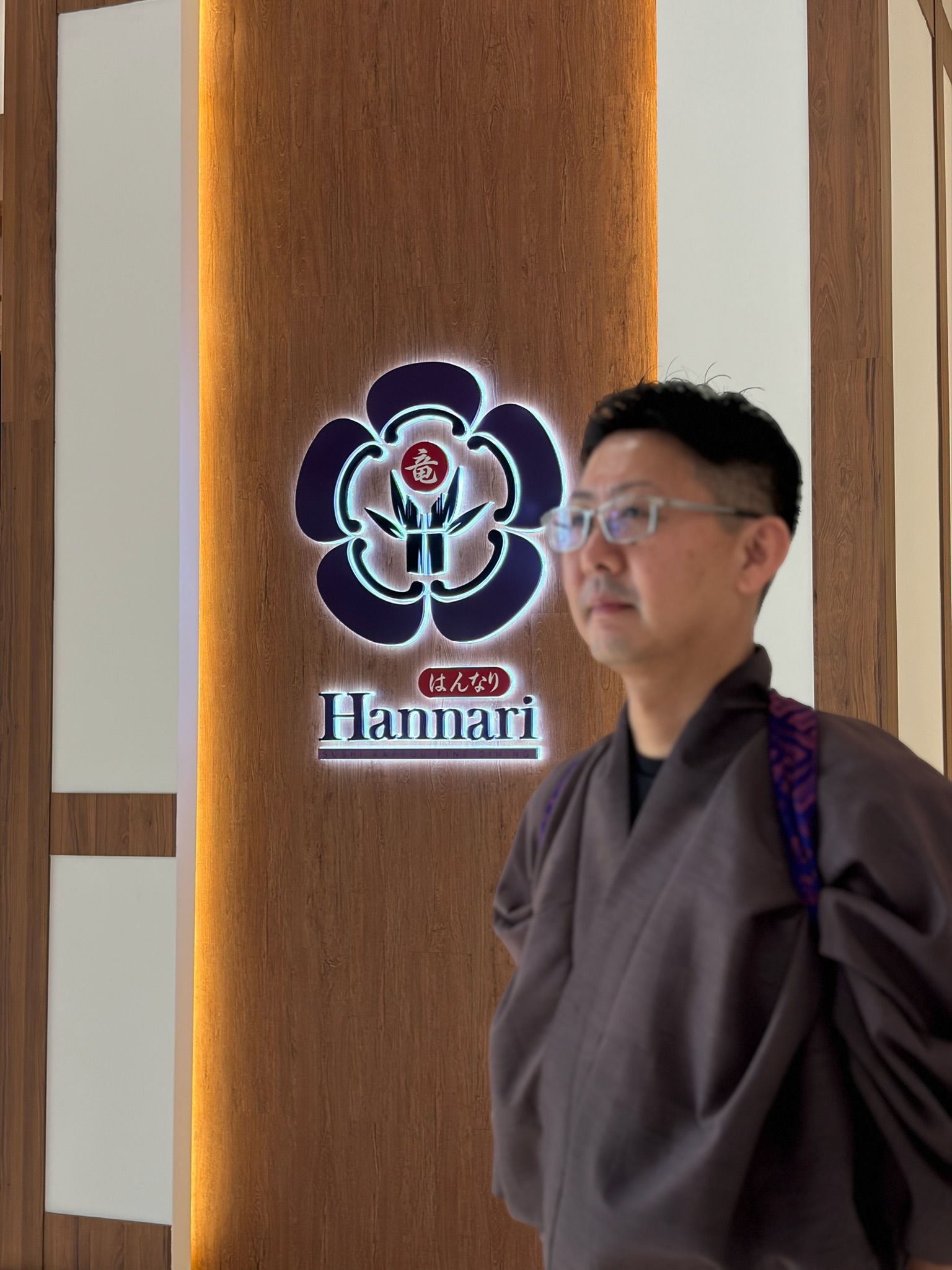 Chef Hiroyuki at the Hannari entrance