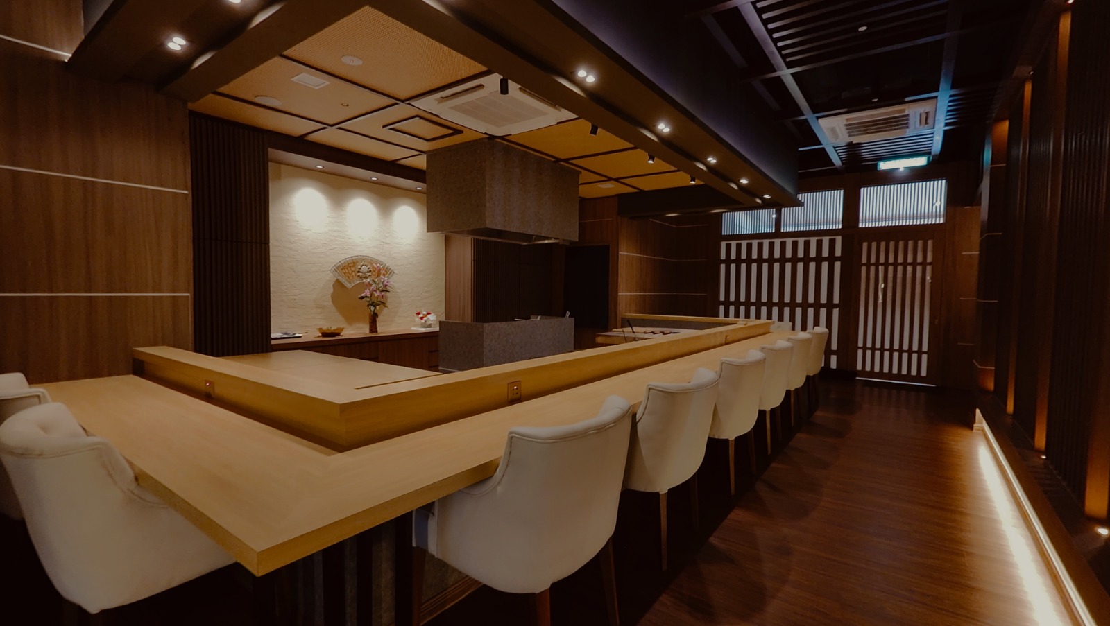 The hinoki kappou counter at Hannari